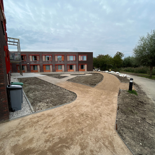BVZ Bestratingsmaterialen - Diensten - Split en grind aanbrengen_